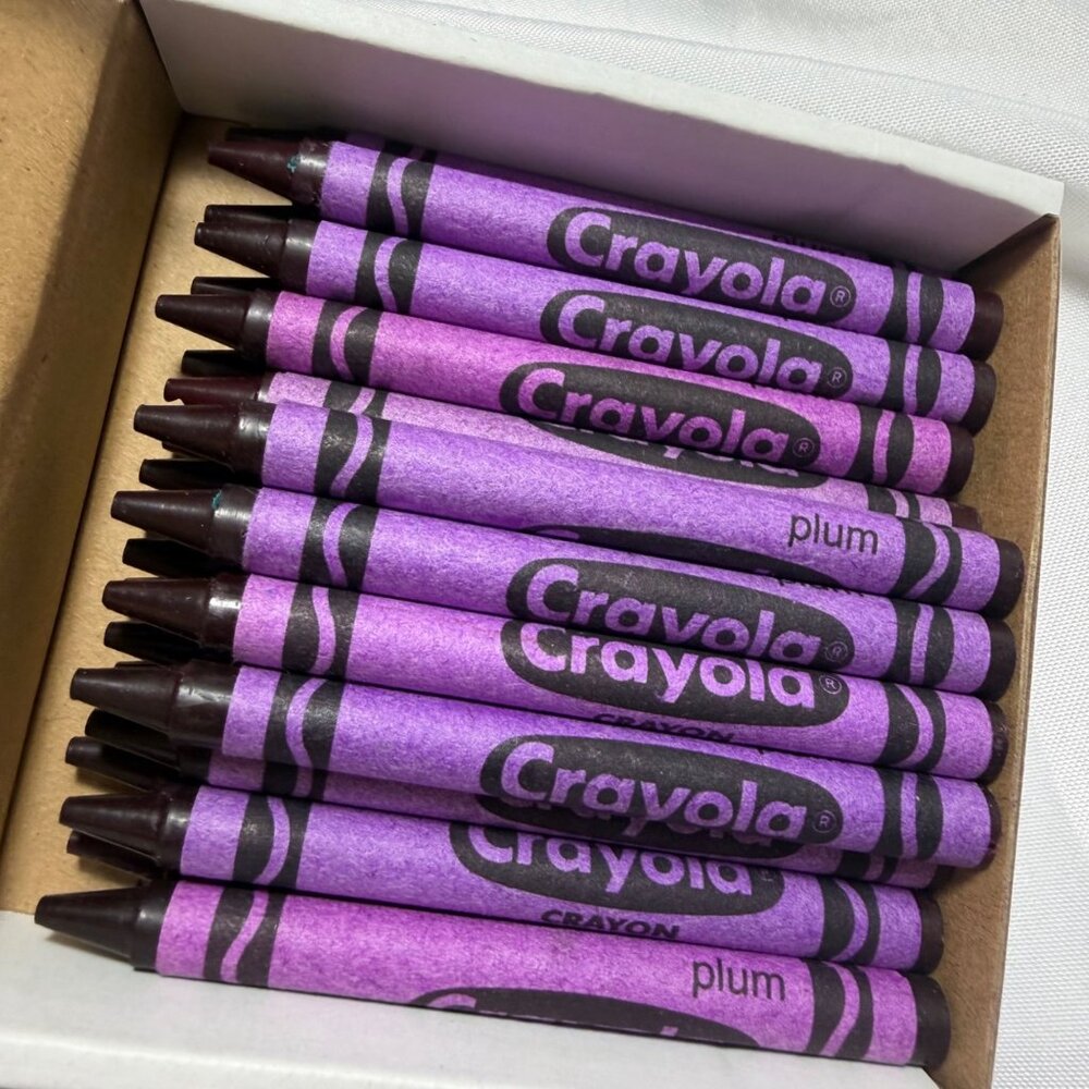 Vintage Hard to Find Crayola Plum Crayons Lot Of 24 Collectors - Picture 4 of 4